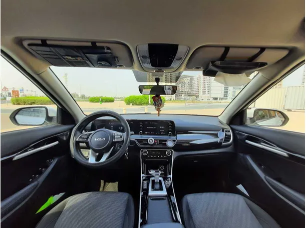 Car image 13
