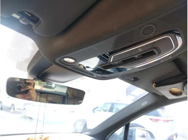 Car image 32