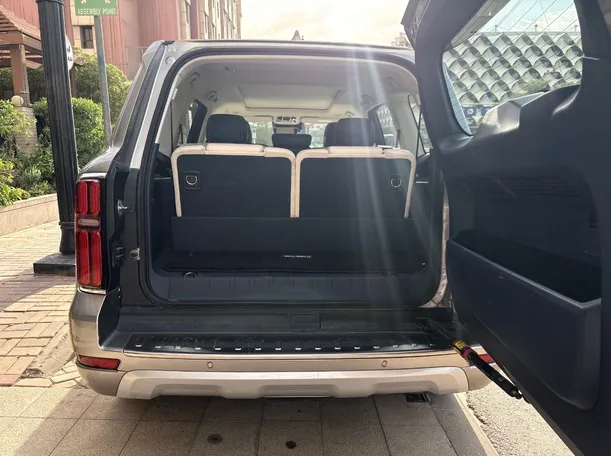 Car image 23