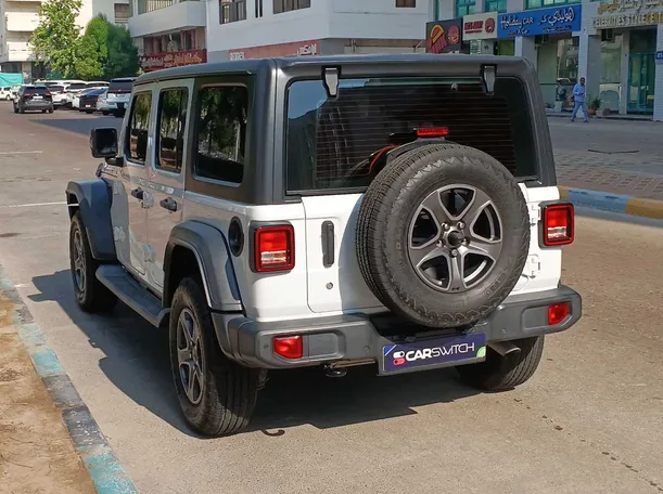 Car image 7