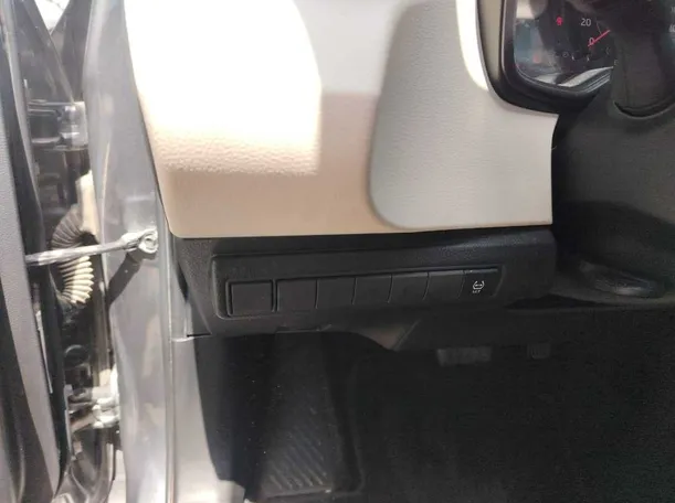 Car image 30