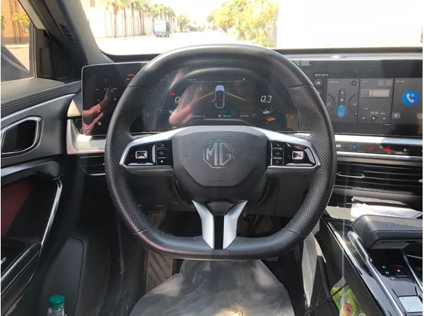 Car image 17