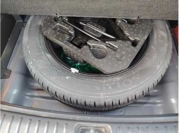 Car image 27