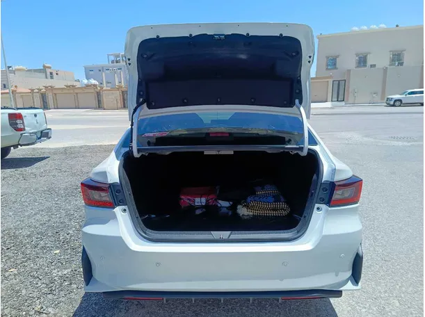 Car image 26