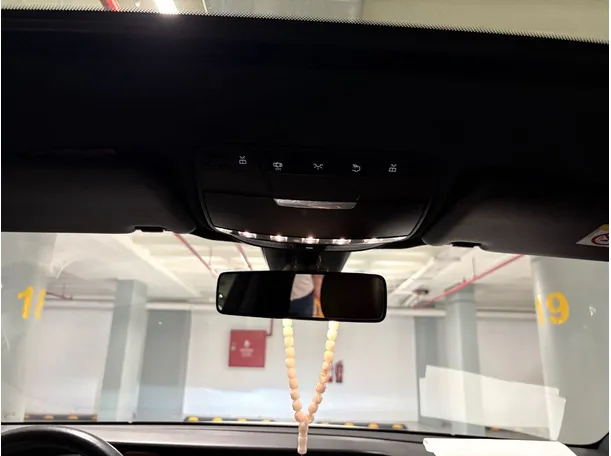 Car image 24