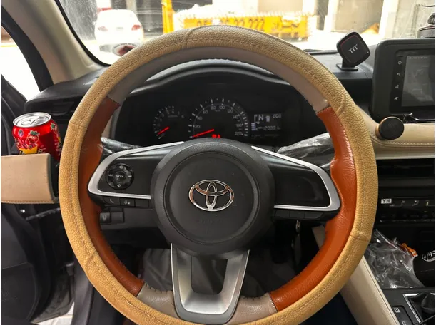 Car image 19