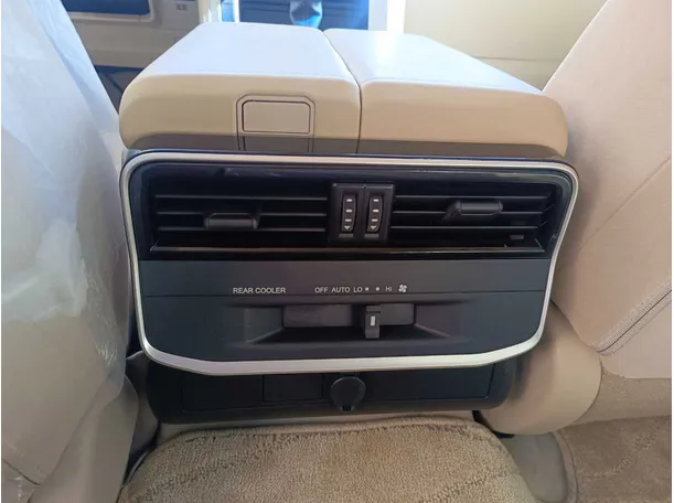 Car image 34
