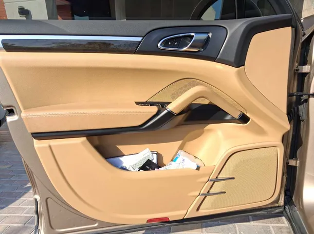 Car image 10