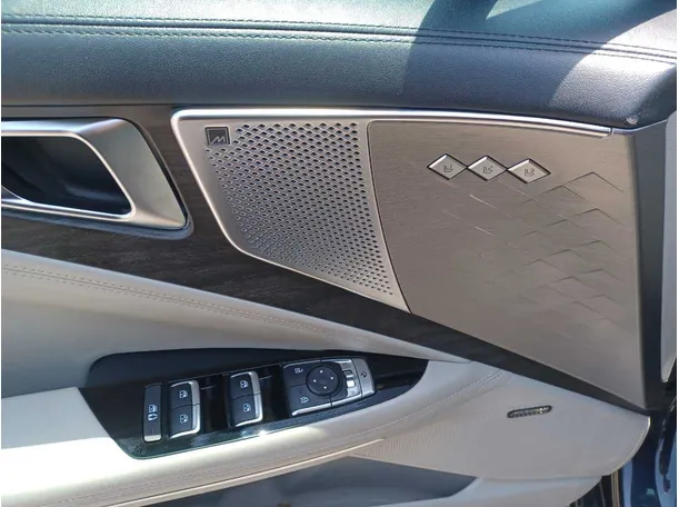 Car image 24