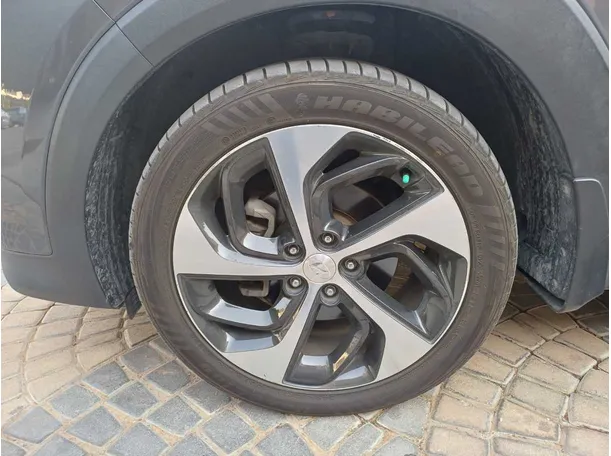 Car image 9