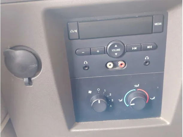 Car image 28