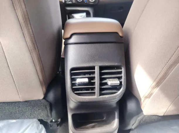 Car image 27