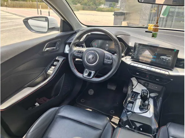 Car image 17