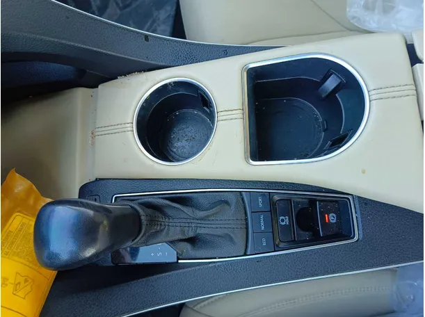 Car image 35