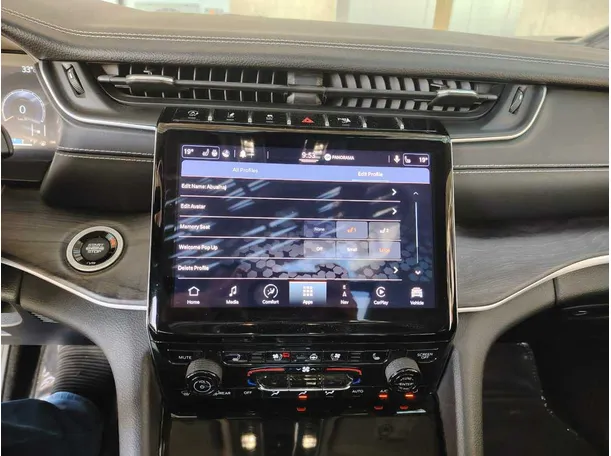 Car image 27