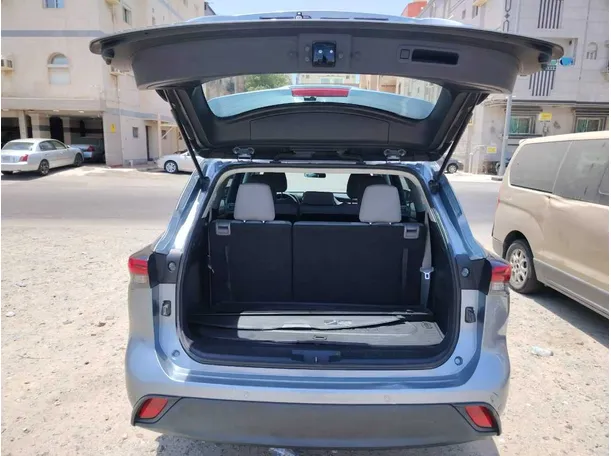 Car image 33