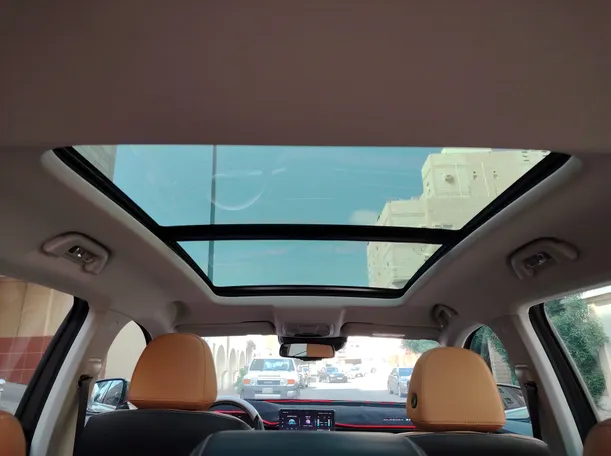 Car image 19