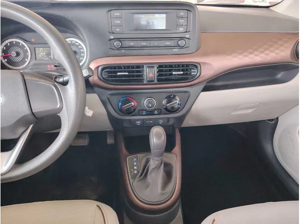 Car image 19