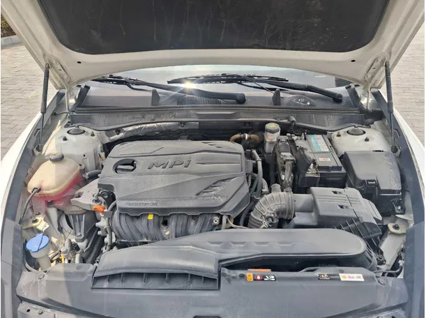 Car image 20