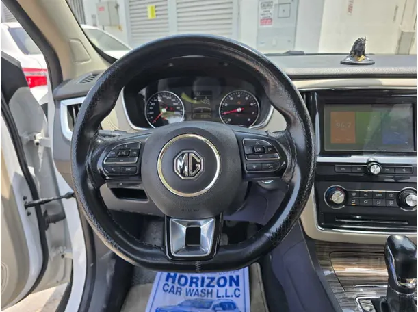 Car image 17