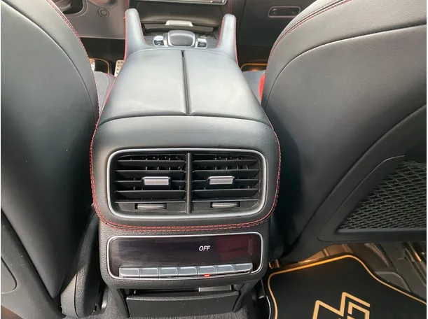 Car image 29