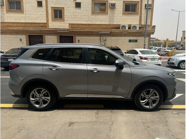 Car image 4