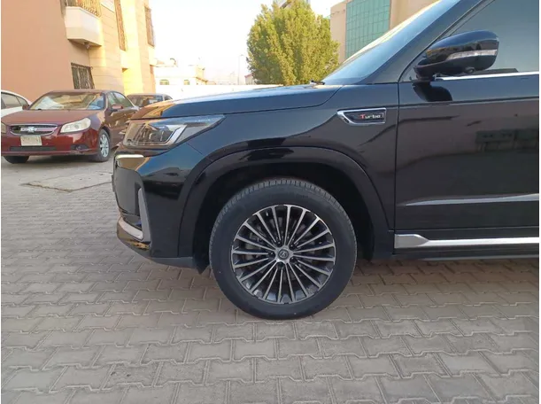 Car image 9