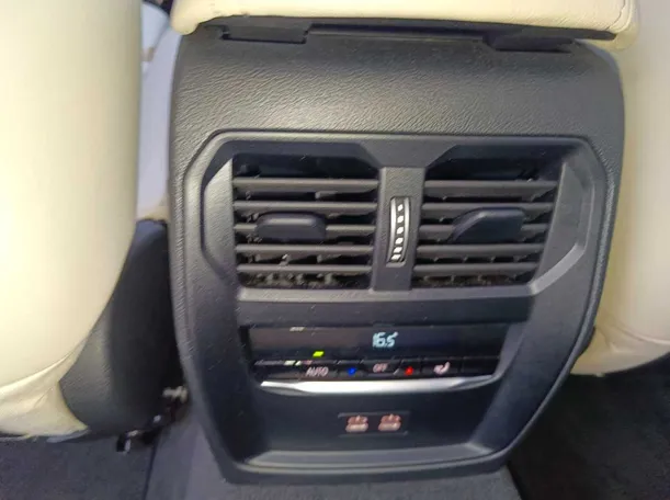 Car image 39