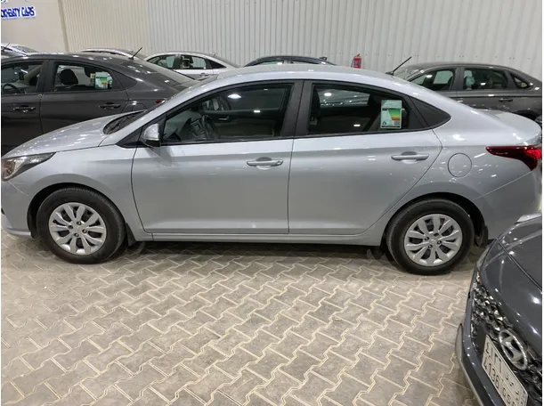 Car image 7