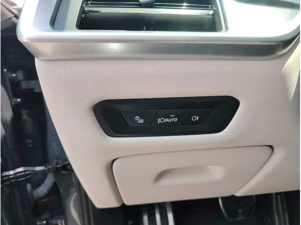 Car image 37