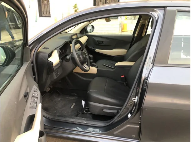 Car image 11