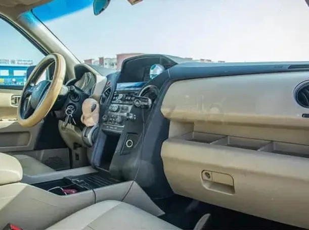 Car image 11