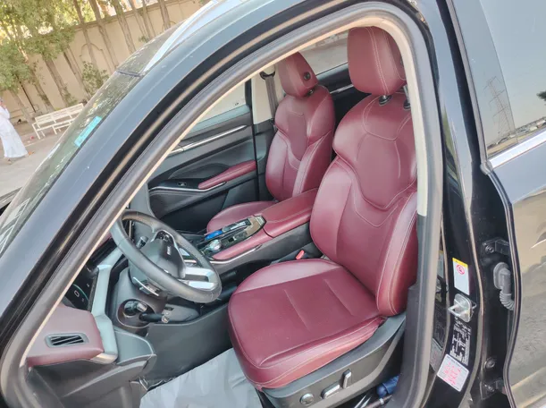 Car image 12