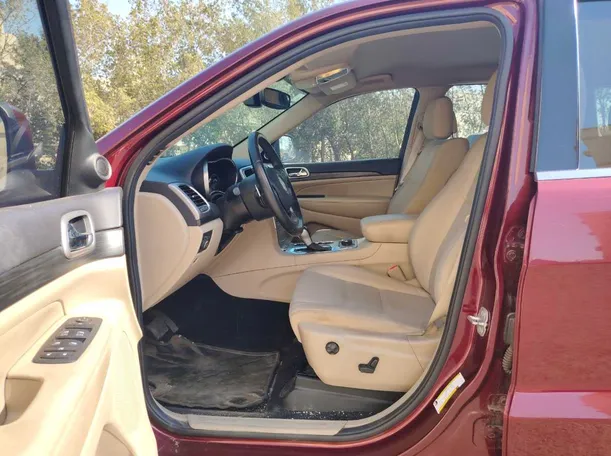 Car image 13