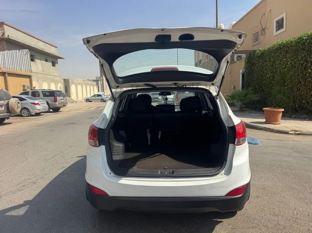 Car image 19