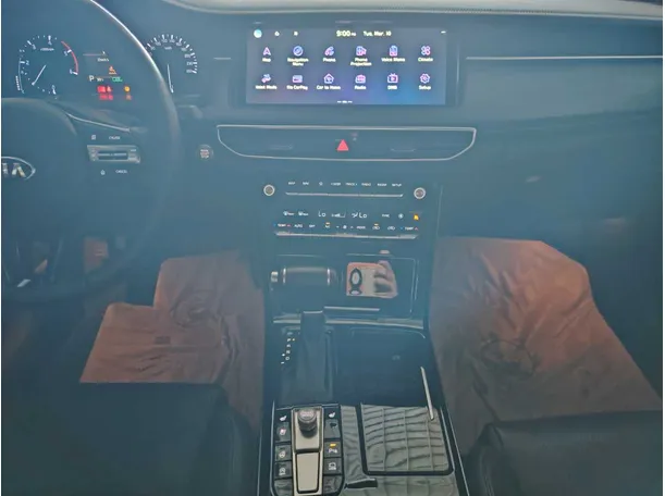 Car image 18