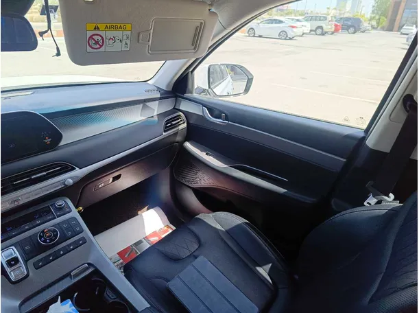 Car image 35
