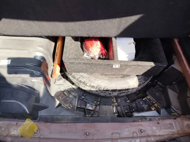 Car image 30
