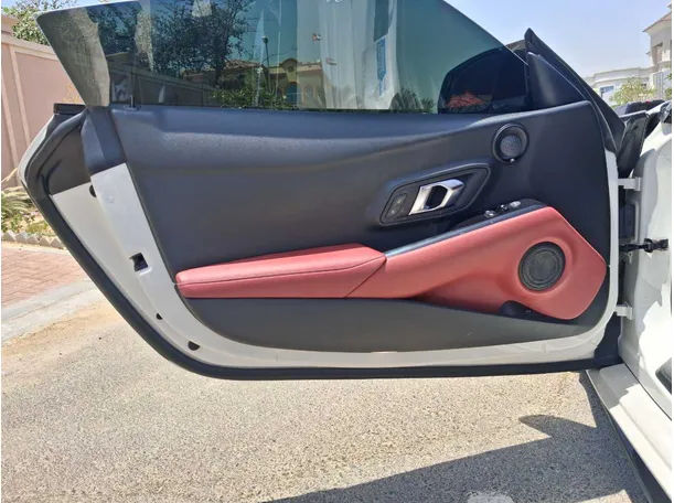 Car image 10