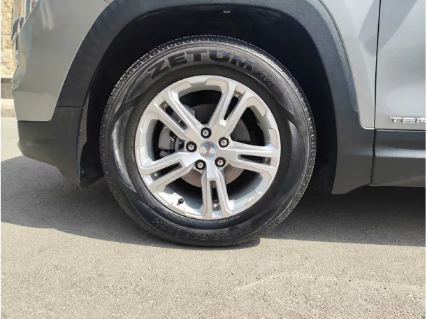 Car image 10