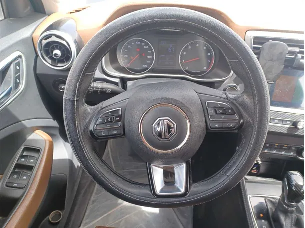 Car image 15