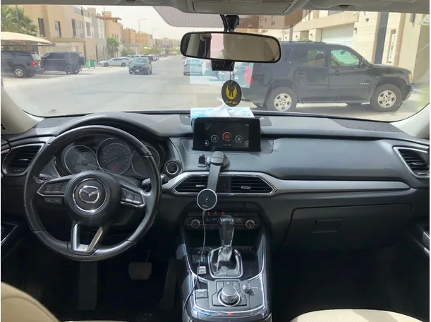 Car image 14