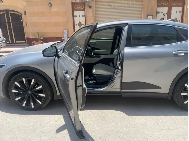 Car image 10