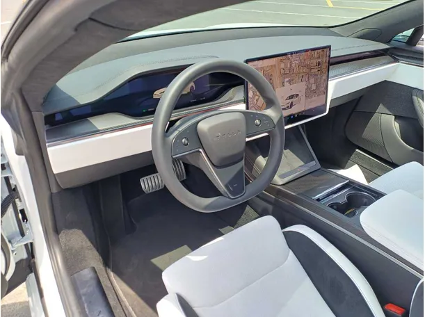 Car image 11