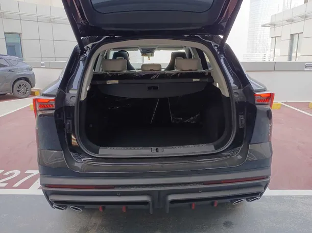 Car image 19