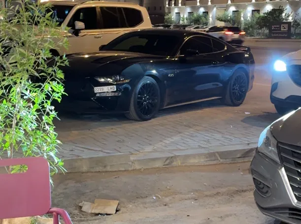 Car image 8