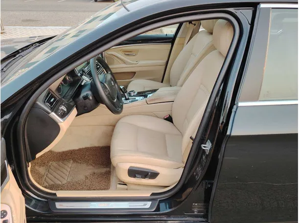 Car image 11