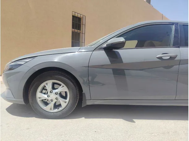 Car image 9