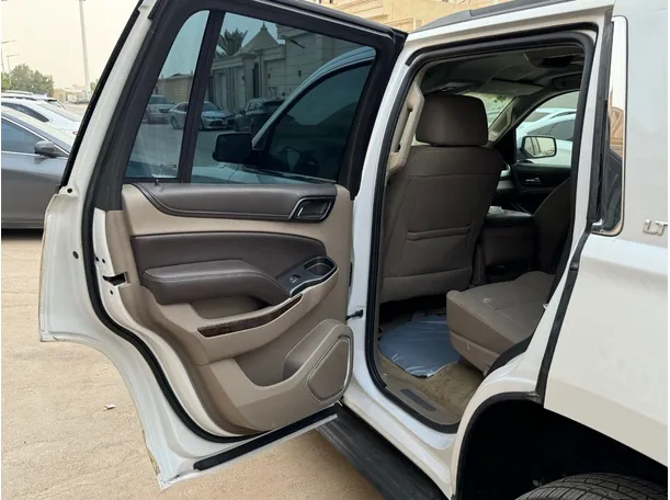 Car image 13