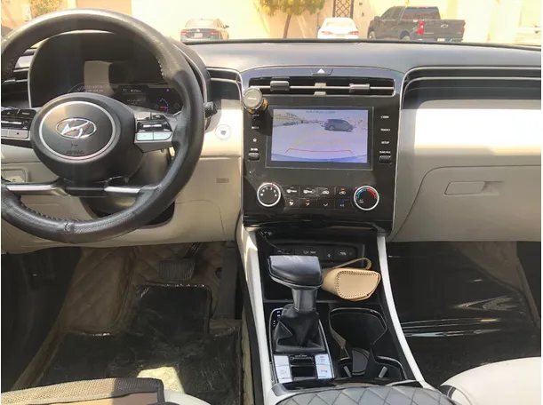 Car image 15